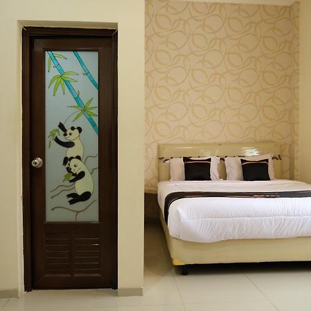 טנג'ונג פנדן Oyo 1616 Hotel Central City 2 מראה חיצוני תמונה