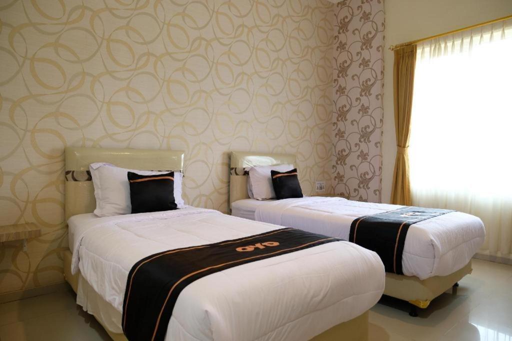 טנג'ונג פנדן Oyo 1616 Hotel Central City 2 מראה חיצוני תמונה