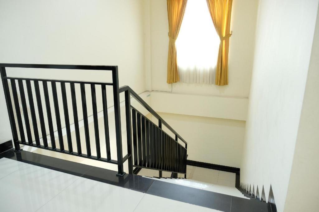 טנג'ונג פנדן Oyo 1616 Hotel Central City 2 מראה חיצוני תמונה