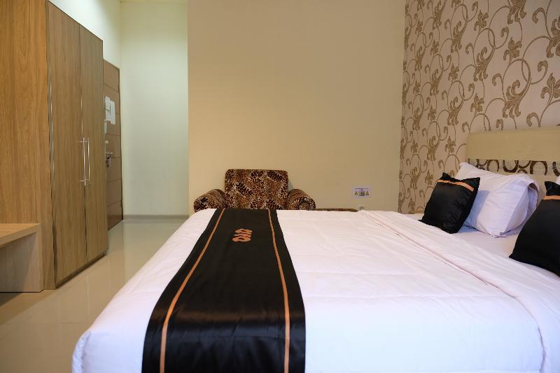 טנג'ונג פנדן Oyo 1616 Hotel Central City 2 מראה חיצוני תמונה